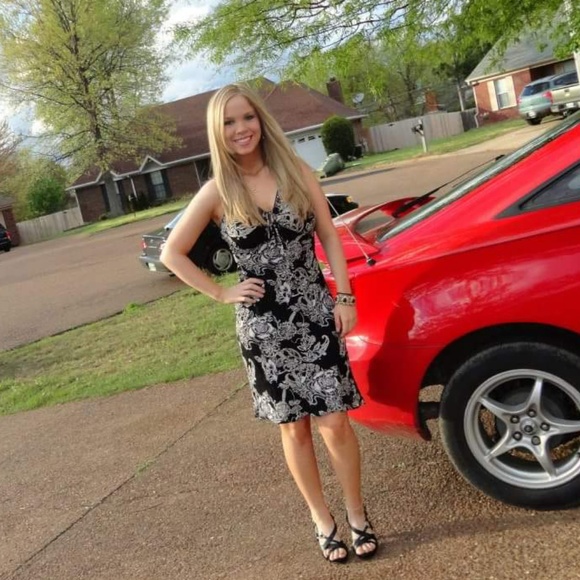 Meet Your Posher - Picture 4 of 8